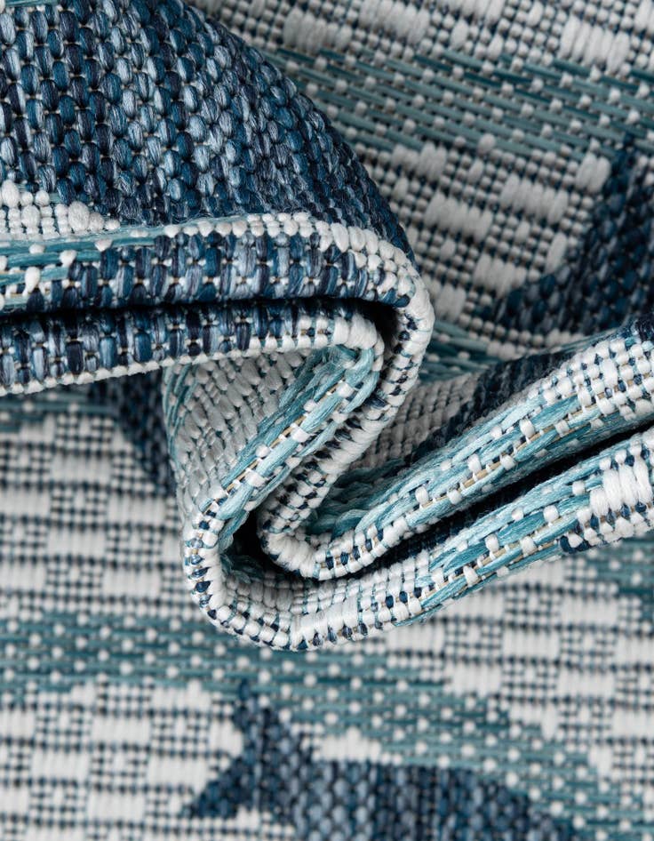 Detail image of 4' 1 x 4' 1 Easy-Clean Coastal Indoor / Outdoor Round Rug