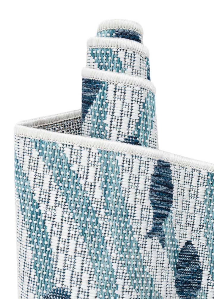 4' 1 x 4' 1 Easy-Clean Coastal Indoor / Outdoor Round Rug