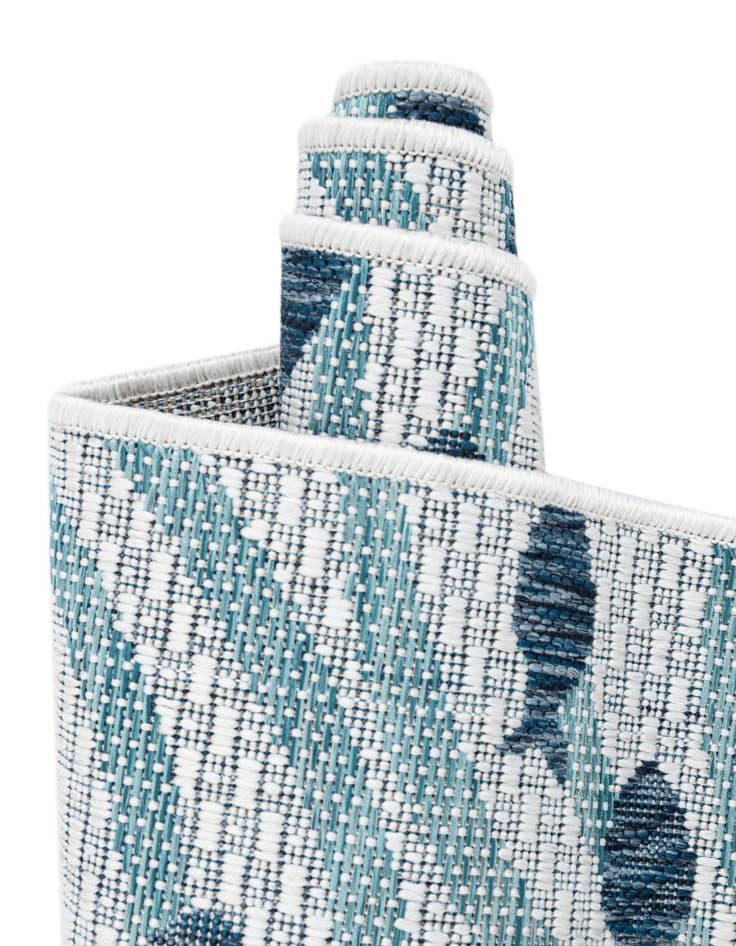 Detail image of 4' 1 x 4' 1 Easy-Clean Coastal Indoor / Outdoor Round Rug