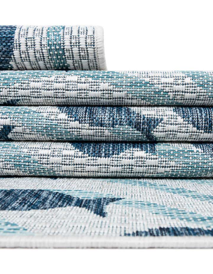 4' 1 x 4' 1 Easy-Clean Coastal Indoor / Outdoor Round Rug