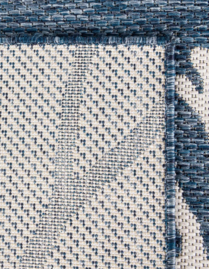 Detail image of 7' 10 x 7' 10 Easy-Clean Coastal Indoor / Outdoor Round Rug
