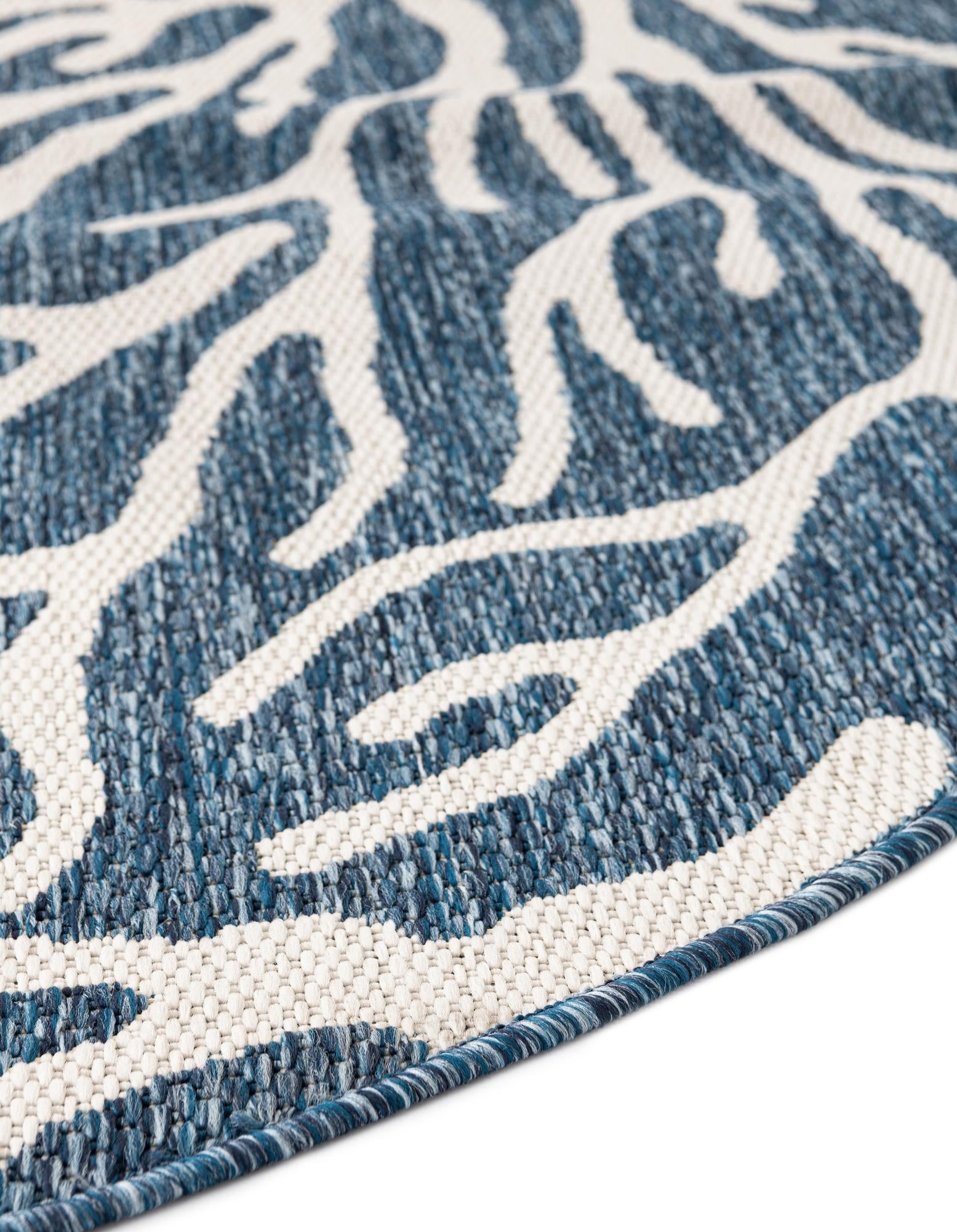5' 3 x 5' 3 Easy-Clean Coastal Indoor / Outdoor Round Rug