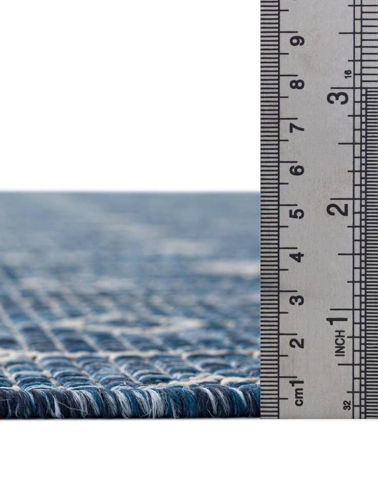 Detail image of 4' x 4' Washable Lattice Indoor / Outdoor Round Rug