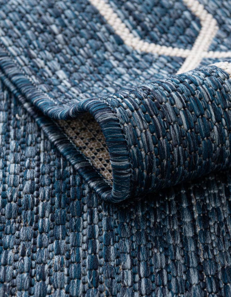 Detail image of 4' x 4' Washable Lattice Indoor / Outdoor Round Rug