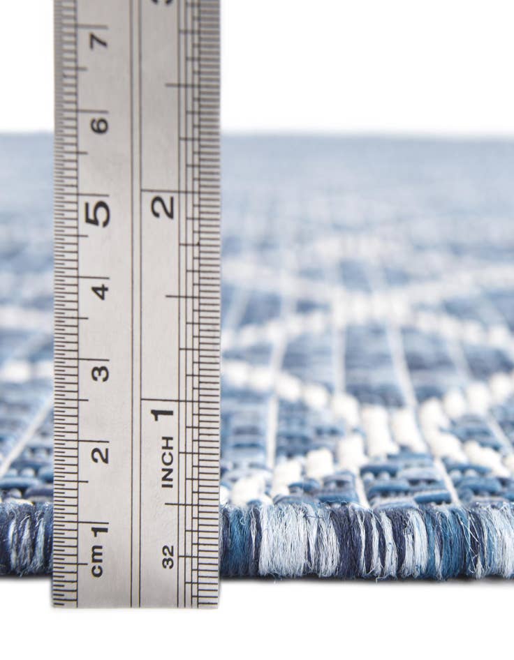 Detail image of 4' x 4' Washable Lattice Indoor / Outdoor Round Rug