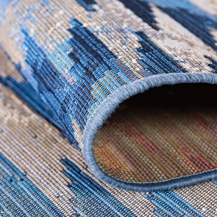 Detail image of 8' x 8' Easy-Clean Modern Indoor / Outdoor Round Rug