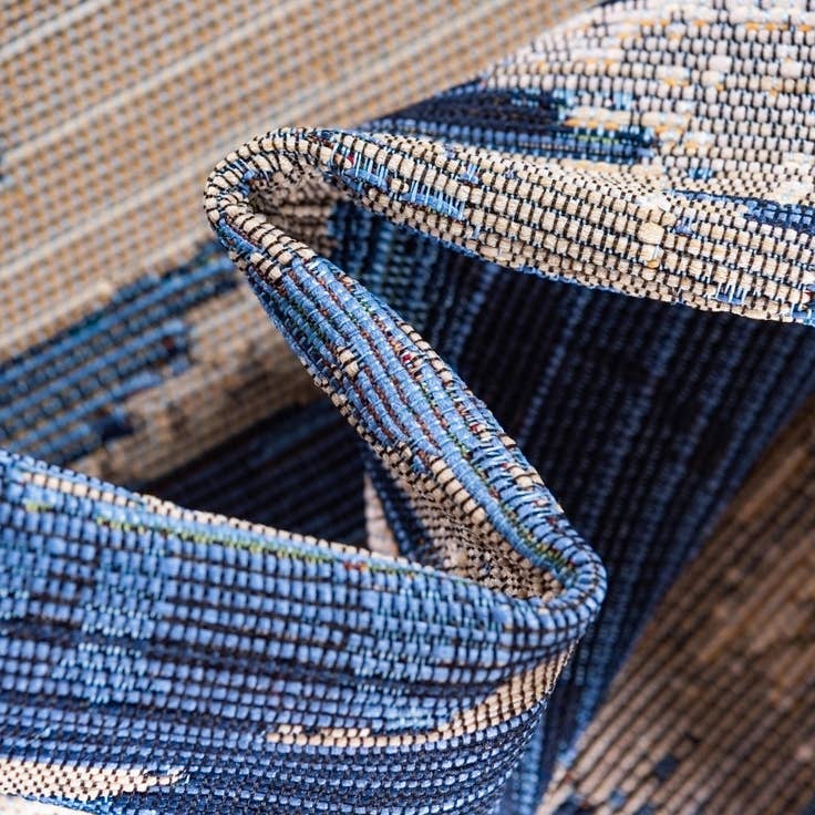 Detail image of 8' x 8' Easy-Clean Modern Indoor / Outdoor Round Rug