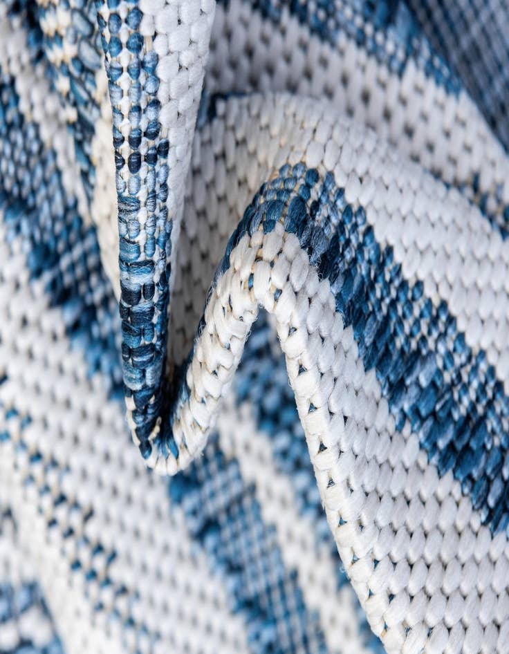 Detail image of 4' x 4'  Washable Modern Indoor / Outdoor Round Rug