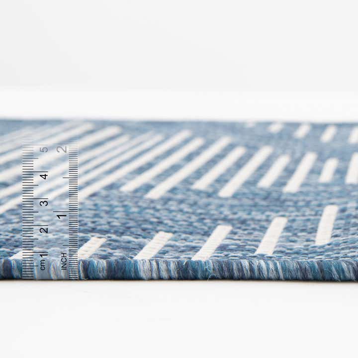 7' 10 x 7' 10 Easy-Clean Modern Indoor / Outdoor Round Rug