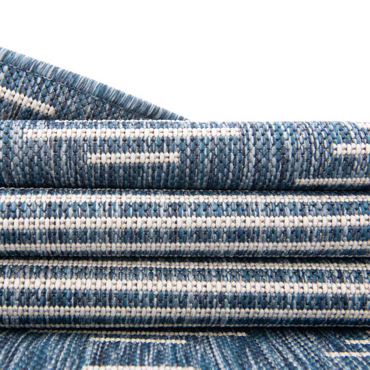 7' 10 x 7' 10 Easy-Clean Modern Indoor / Outdoor Round Rug