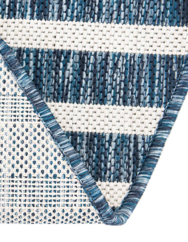 Detail image of 12' x 12' Easy-Clean Modern Indoor / Outdoor Round Rug