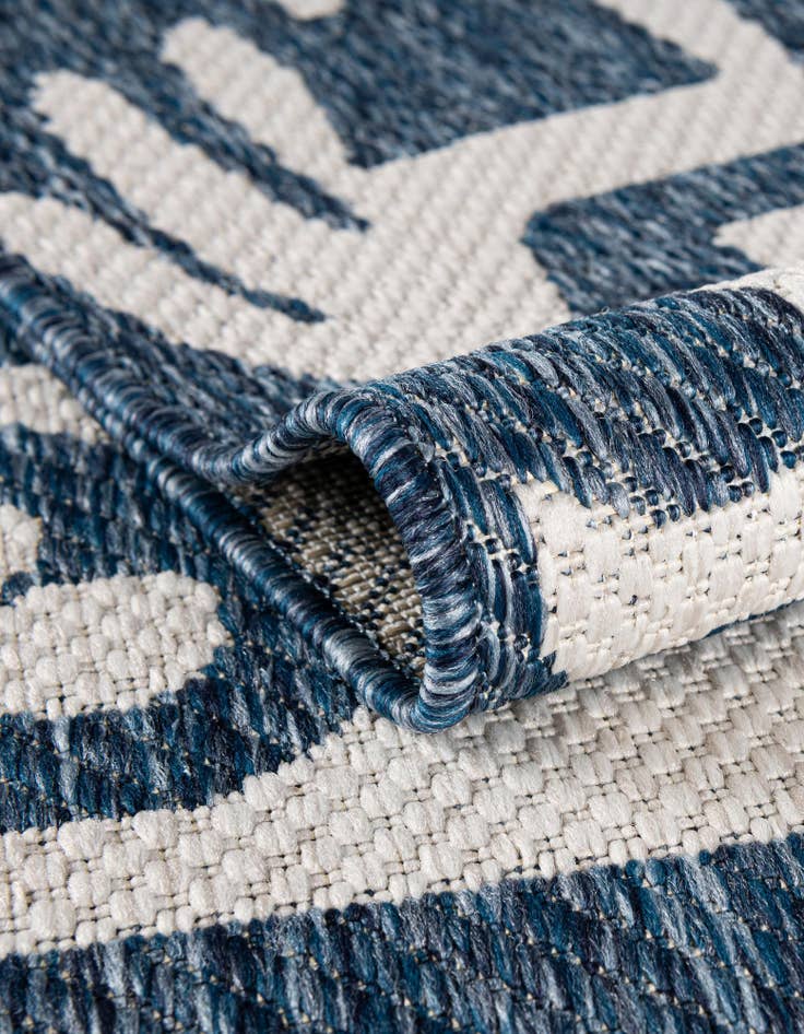 Detail image of 13' x 13' Easy-Clean Modern Indoor / Outdoor Round Rug