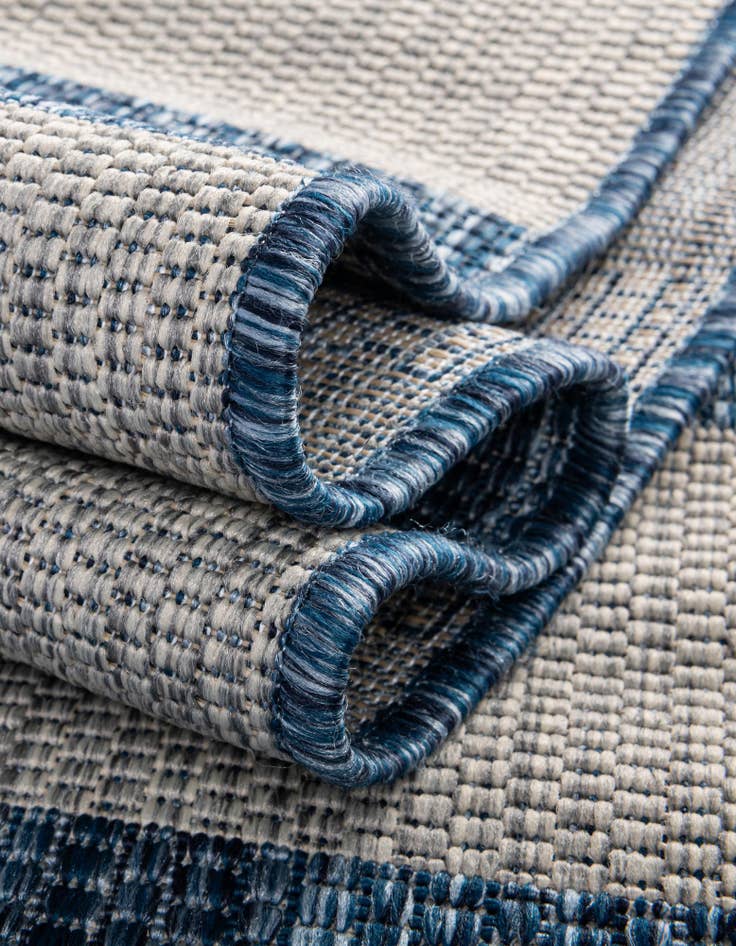 Detail image of 5' 3 x 5' 3 Washable Ribbon Indoor / Outdoor Round Rug