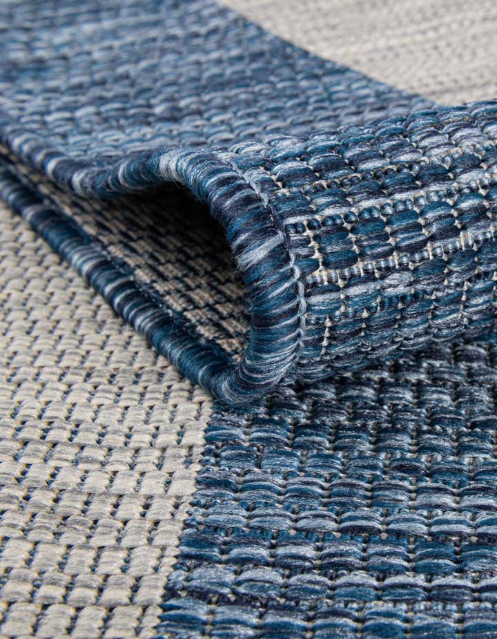 10' x 10' Easy-Clean Ribbon Indoor / Outdoor Round Rug