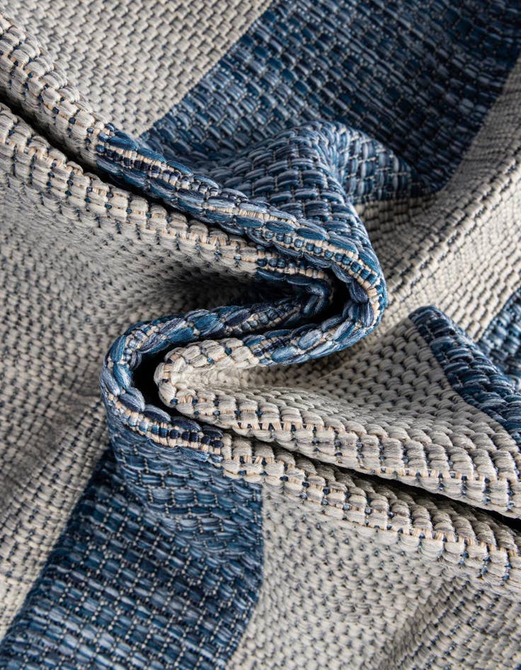 Detail image of 5' 3 x 5' 3 Washable Ribbon Indoor / Outdoor Round Rug