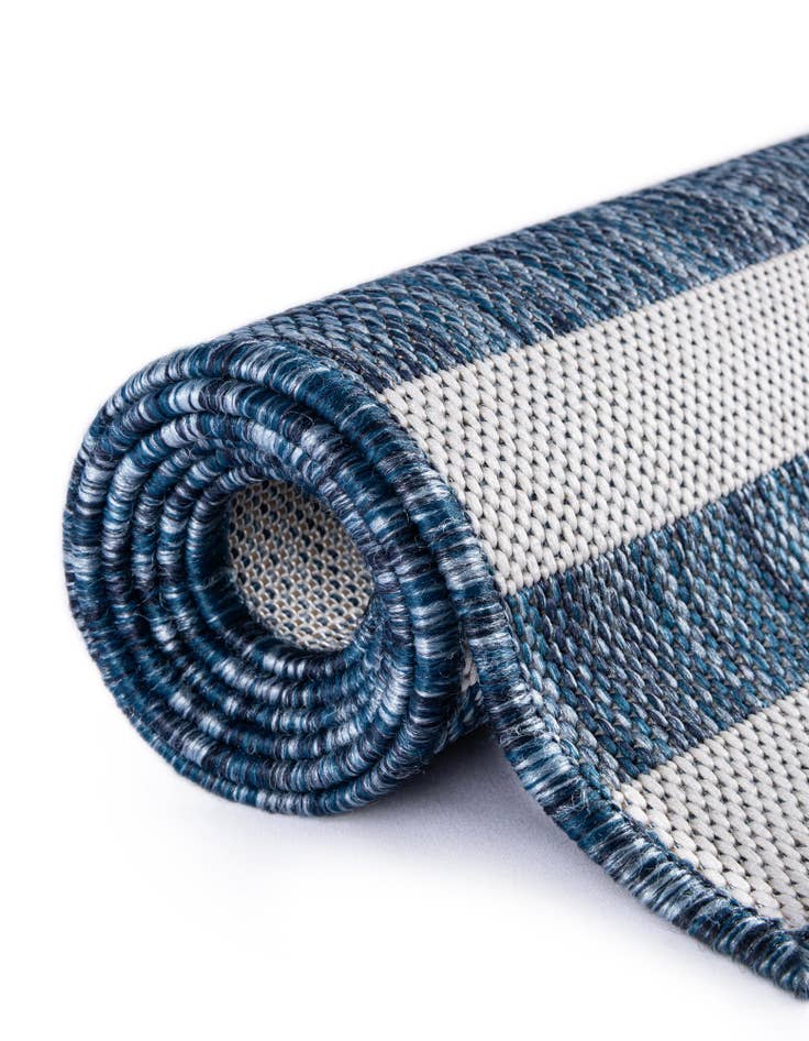 Detail image of 7' 10 x 7' 10 Washable Ribbon Indoor / Outdoor Round Rug