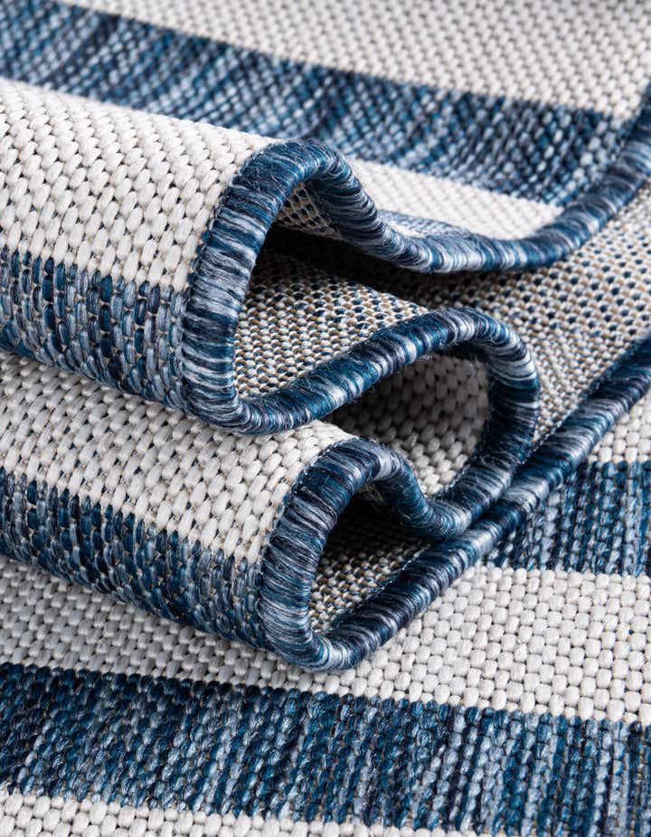 6' x 6' Easy-Clean Ribbon Indoor / Outdoor Round Rug