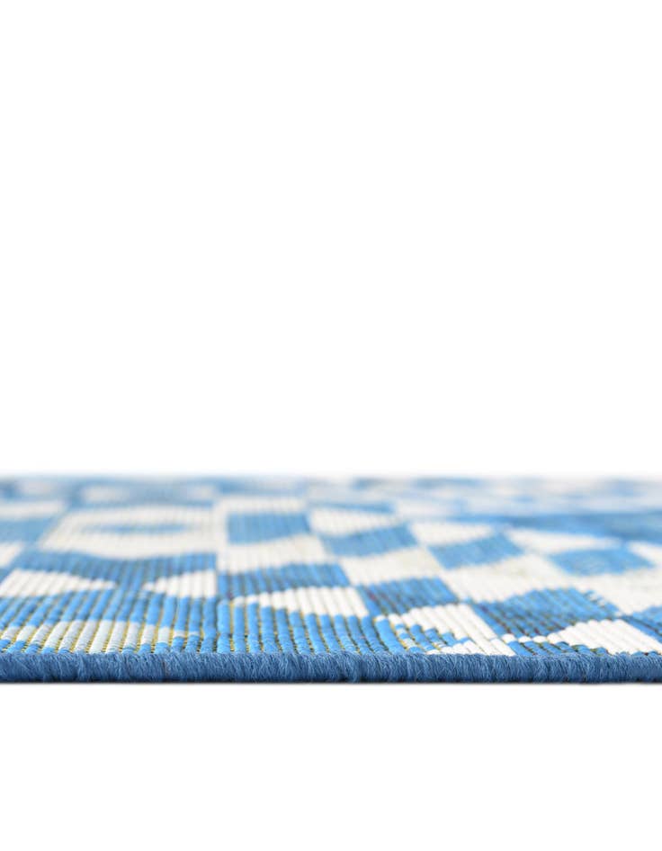 Detail image of 7' 10 x 7' 10 Easy-Clean Southwestern Indoor / Outdoor Round Rug