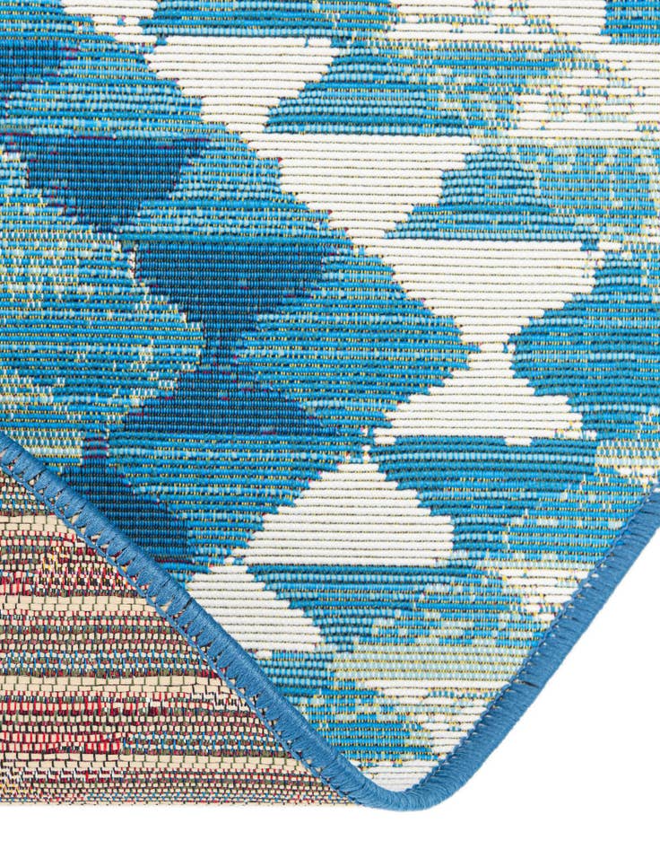 Detail image of 7' 10 x 7' 10 Easy-Clean Southwestern Indoor / Outdoor Round Rug
