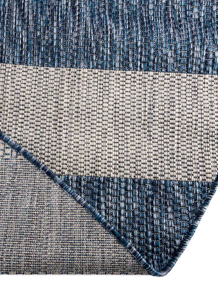 7' 10 x 7' 10 Easy-Clean Striped Indoor / Outdoor Round Rug