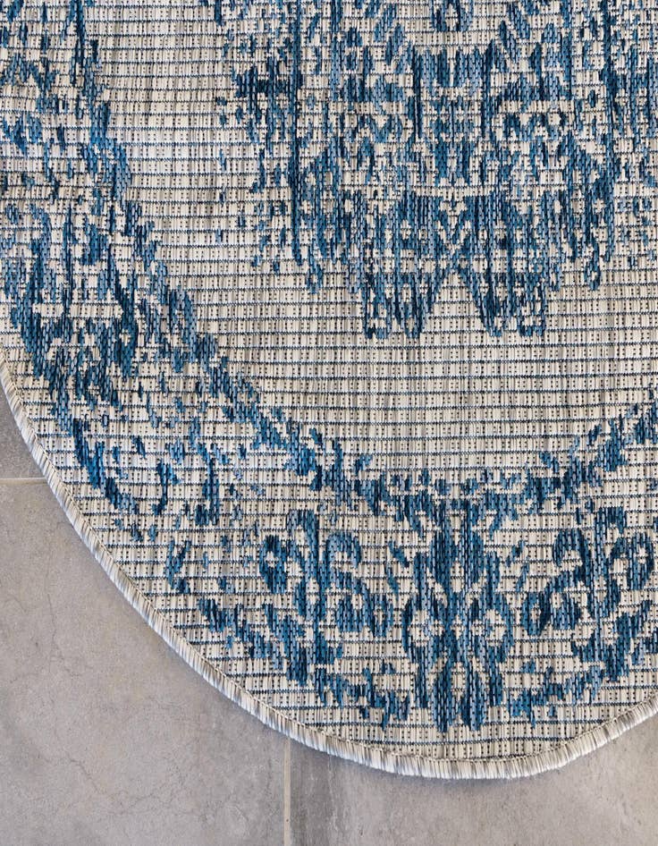 Detail image of 4' x 4'  Washable Traditional Indoor / Outdoor Round Rug