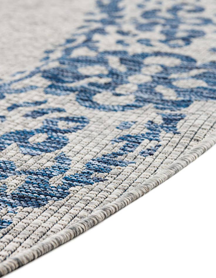 Detail image of 13' x 13' Easy-Clean Traditional Indoor / Outdoor Round Rug