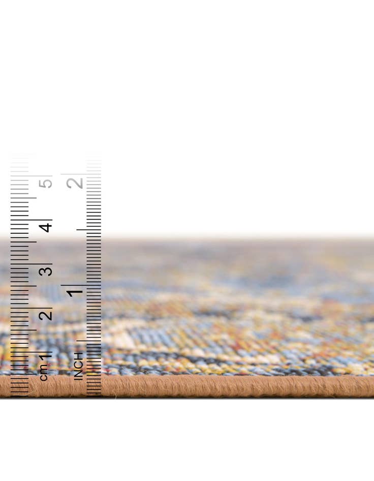 Detail image of 7' 10 x 7' 10  Washable Traditional Indoor / Outdoor Round Rug