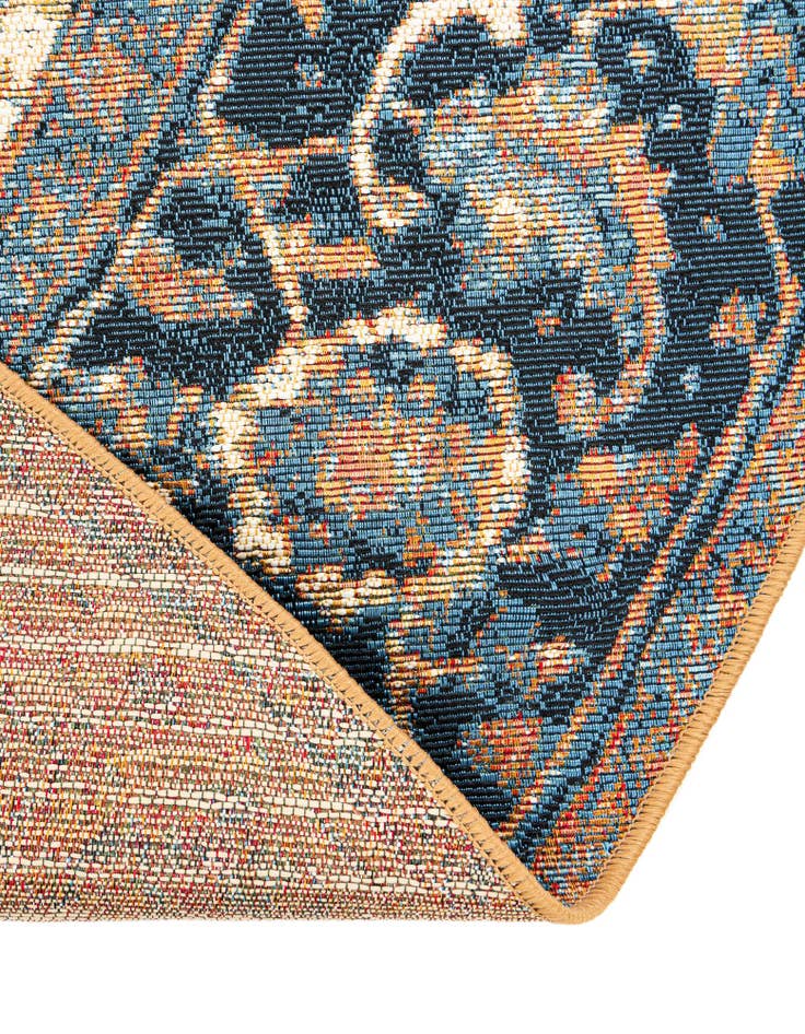 Detail image of 7' 10 x 7' 10  Washable Traditional Indoor / Outdoor Round Rug