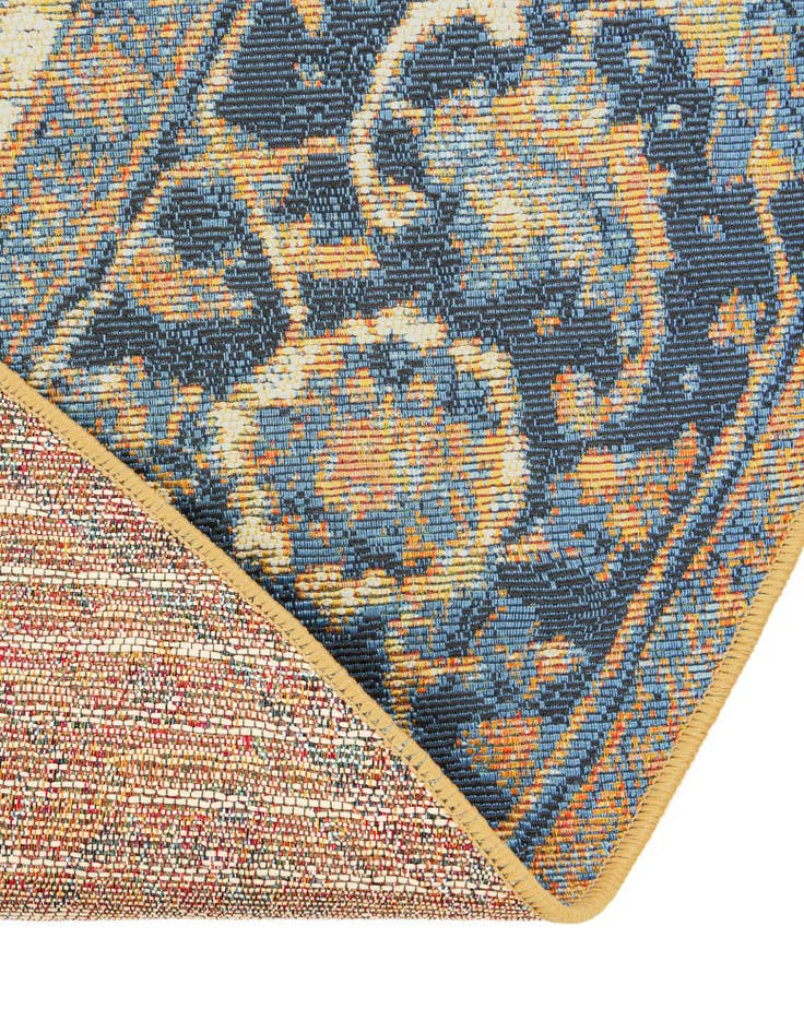 Detail image of 7' 10 x 7' 10 Easy-Clean Traditional Indoor / Outdoor Round Rug