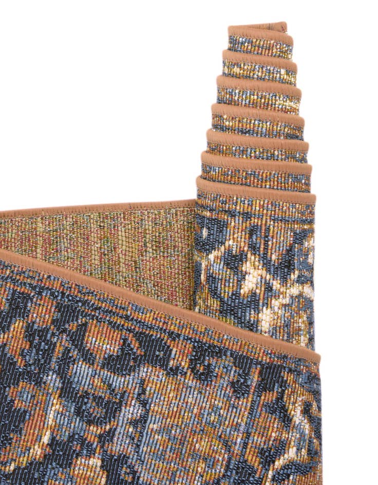 Detail image of 7' 10 x 7' 10  Washable Traditional Indoor / Outdoor Round Rug