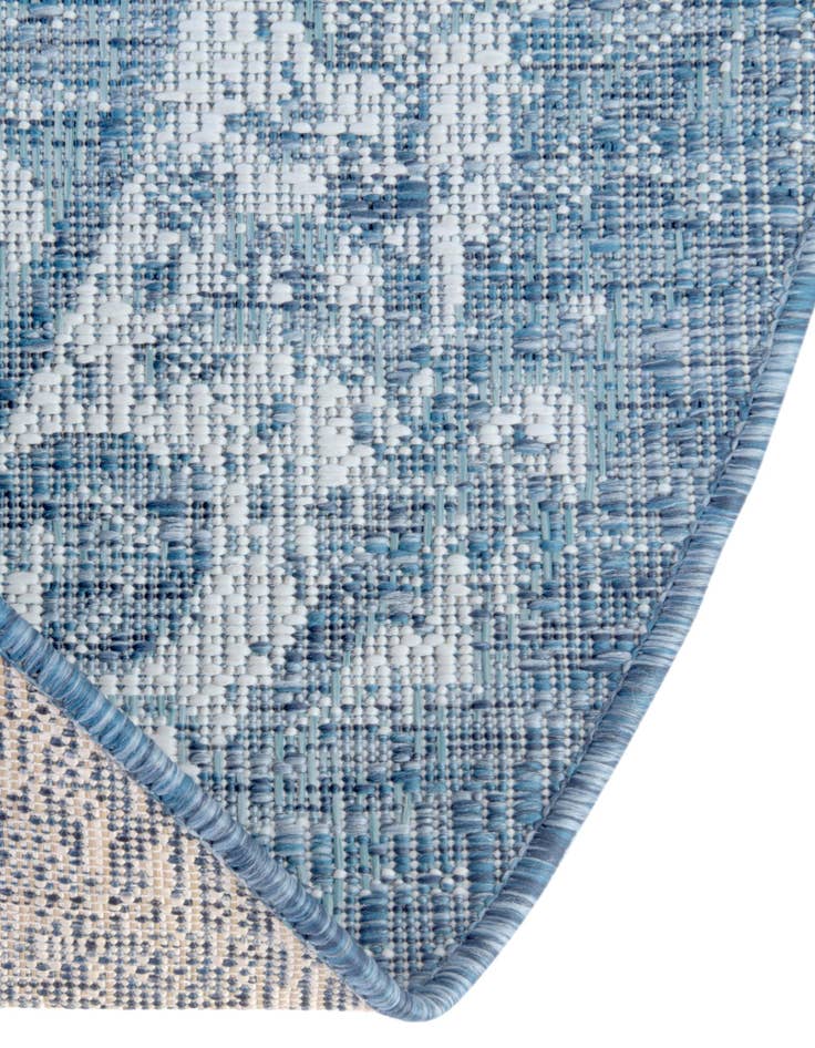 Detail image of 5' 3 x 5' 3 Easy-Clean Traditional Indoor / Outdoor Round Rug