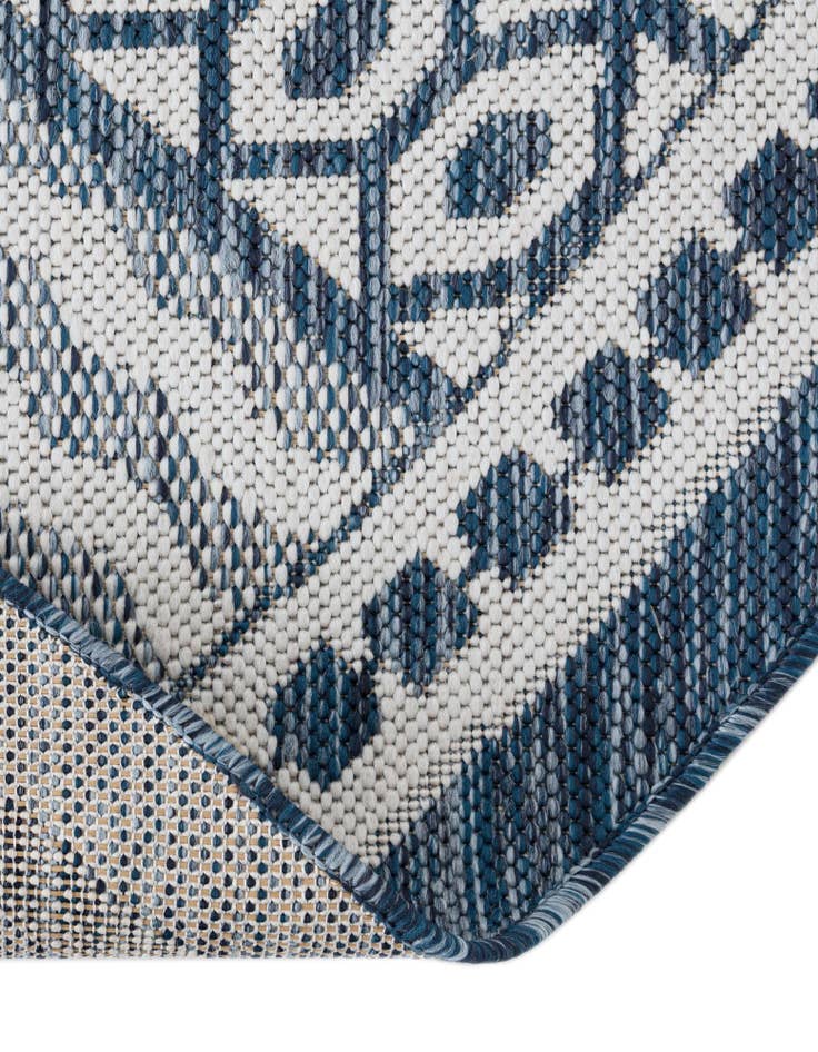 Detail image of 3' x 3' Easy-Clean Traditional Indoor / Outdoor Round Rug