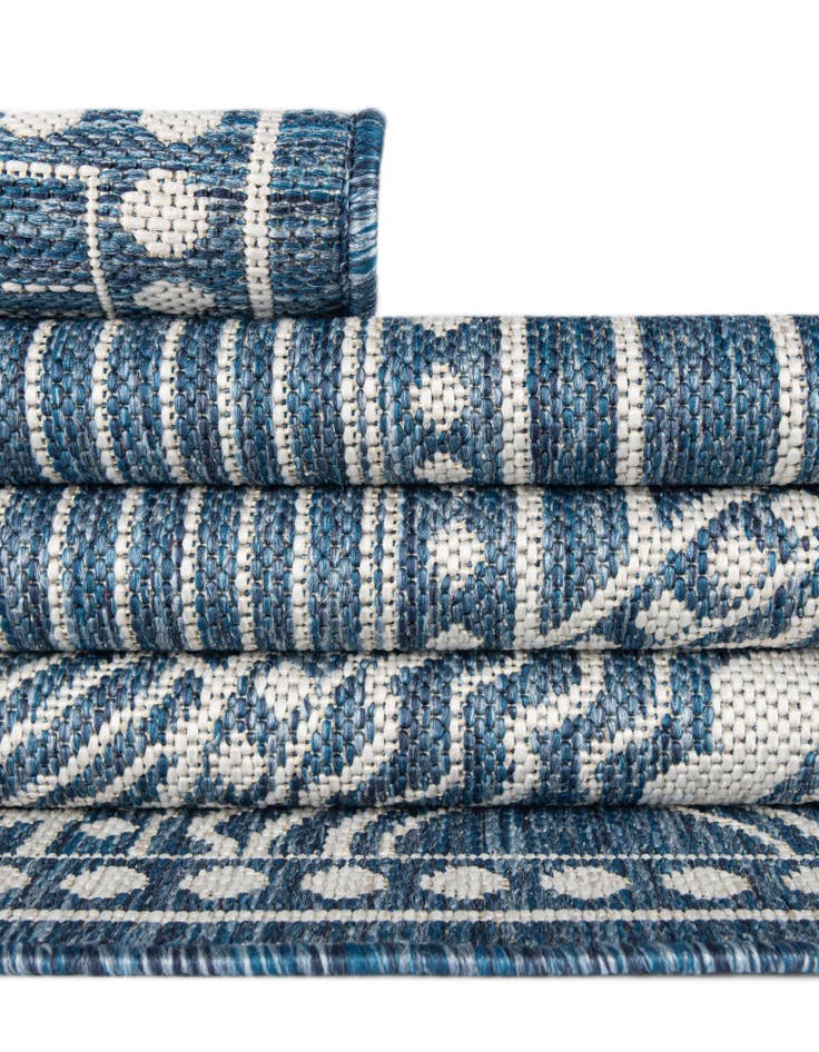 Detail image of 12' x 12' Easy-Clean Traditional Indoor / Outdoor Round Rug