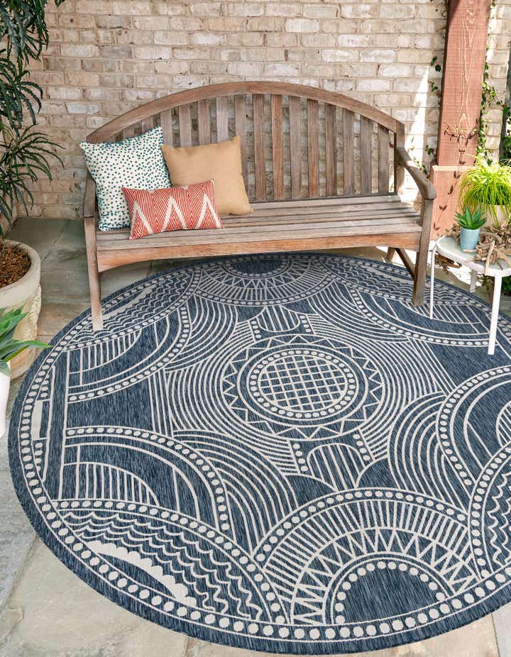 6' x 6' Easy-Clean Traditional Indoor / Outdoor Round Rug