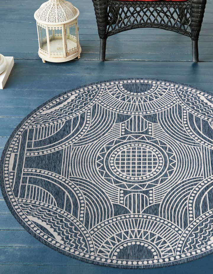 6' x 6' Easy-Clean Traditional Indoor / Outdoor Round Rug