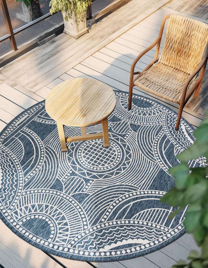 6' x 6' Easy-Clean Traditional Indoor / Outdoor Round Rug