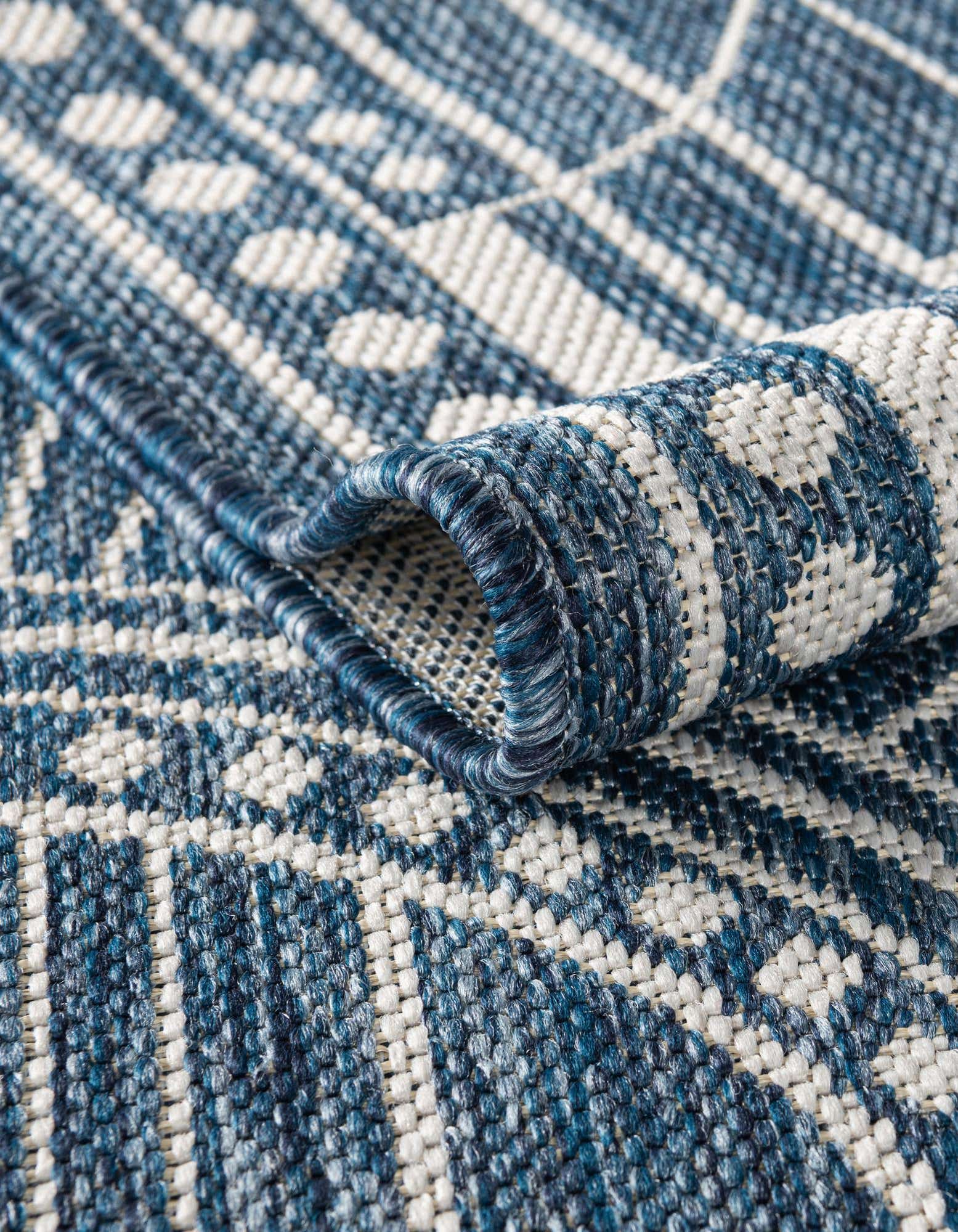 6' x 6' Easy-Clean Traditional Indoor / Outdoor Round Rug