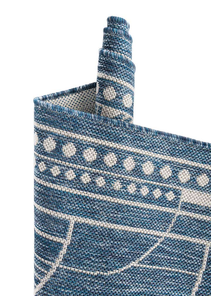 10' x 10' Easy-Clean Traditional Indoor / Outdoor Round Rug