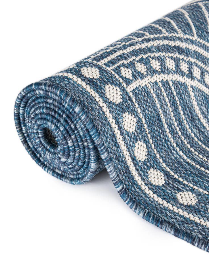 Detail image of 10' x 10' Easy-Clean Traditional Indoor / Outdoor Round Rug