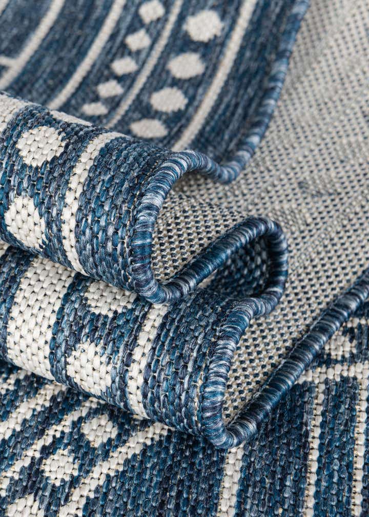 10' x 10' Easy-Clean Traditional Indoor / Outdoor Round Rug