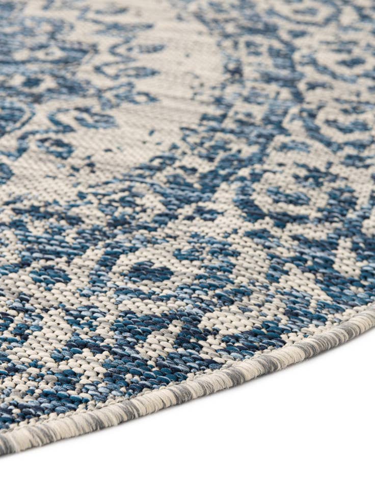 Detail image of 5' 3 x 5' 3 Easy-Clean Traditional Indoor / Outdoor Round Rug