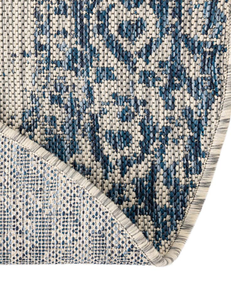 Detail image of 10' x 10' Easy-Clean Traditional Indoor / Outdoor Round Rug