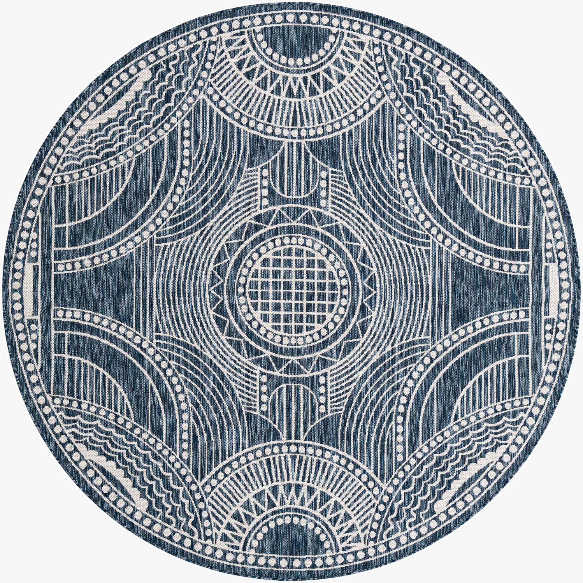 7' 10 x 7' 10  Washable Traditional Indoor / Outdoor Round Rug