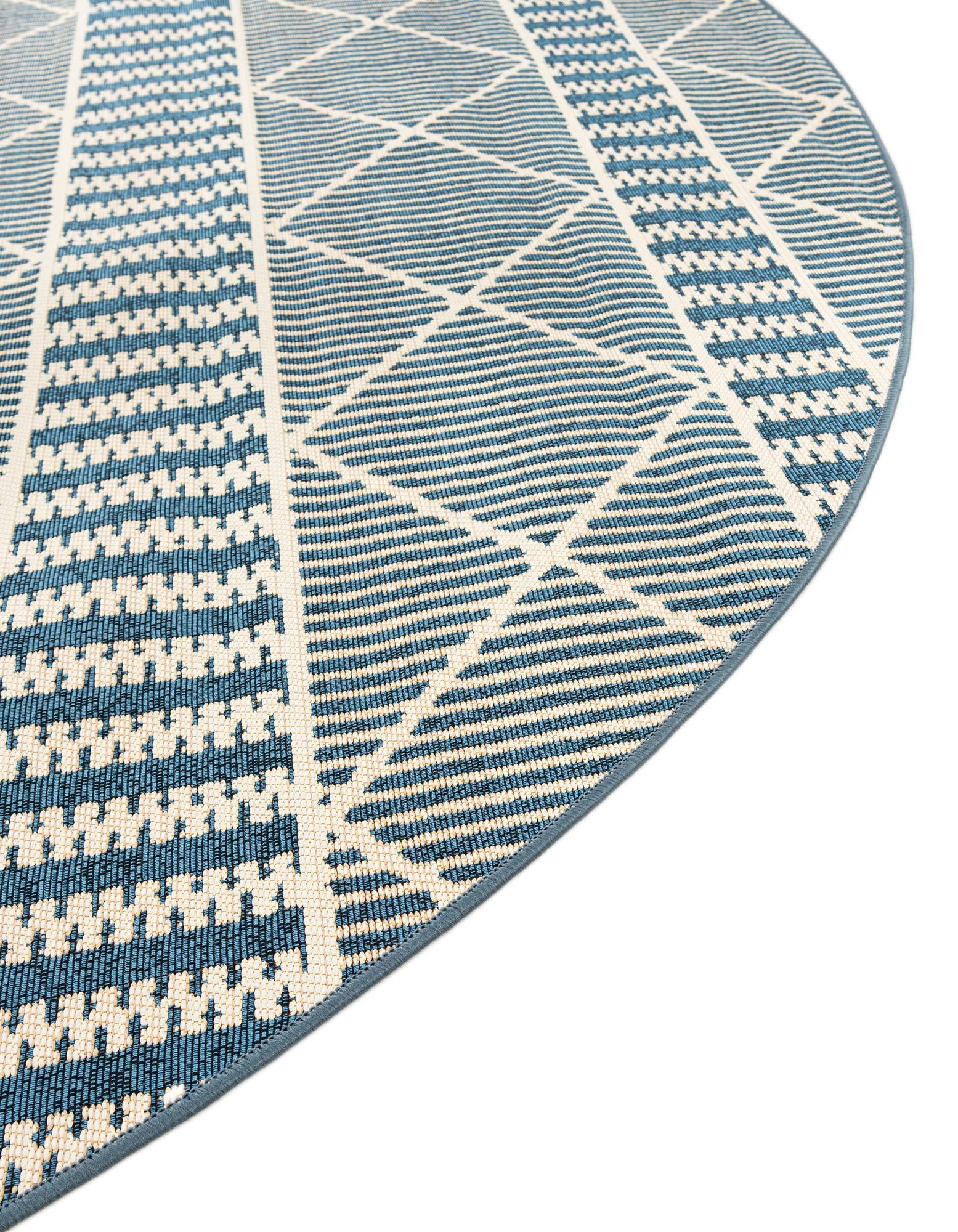 7' 10 x 7' 10 Easy-Clean Trellis Indoor / Outdoor Round Rug