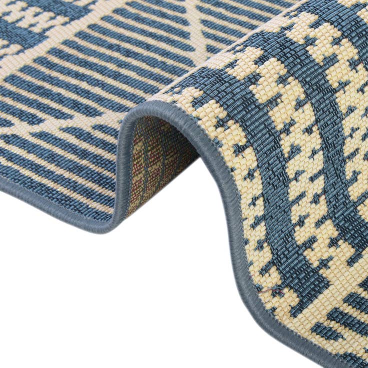 Detail image of 7' 10 x 7' 10 Easy-Clean Trellis Indoor / Outdoor Round Rug