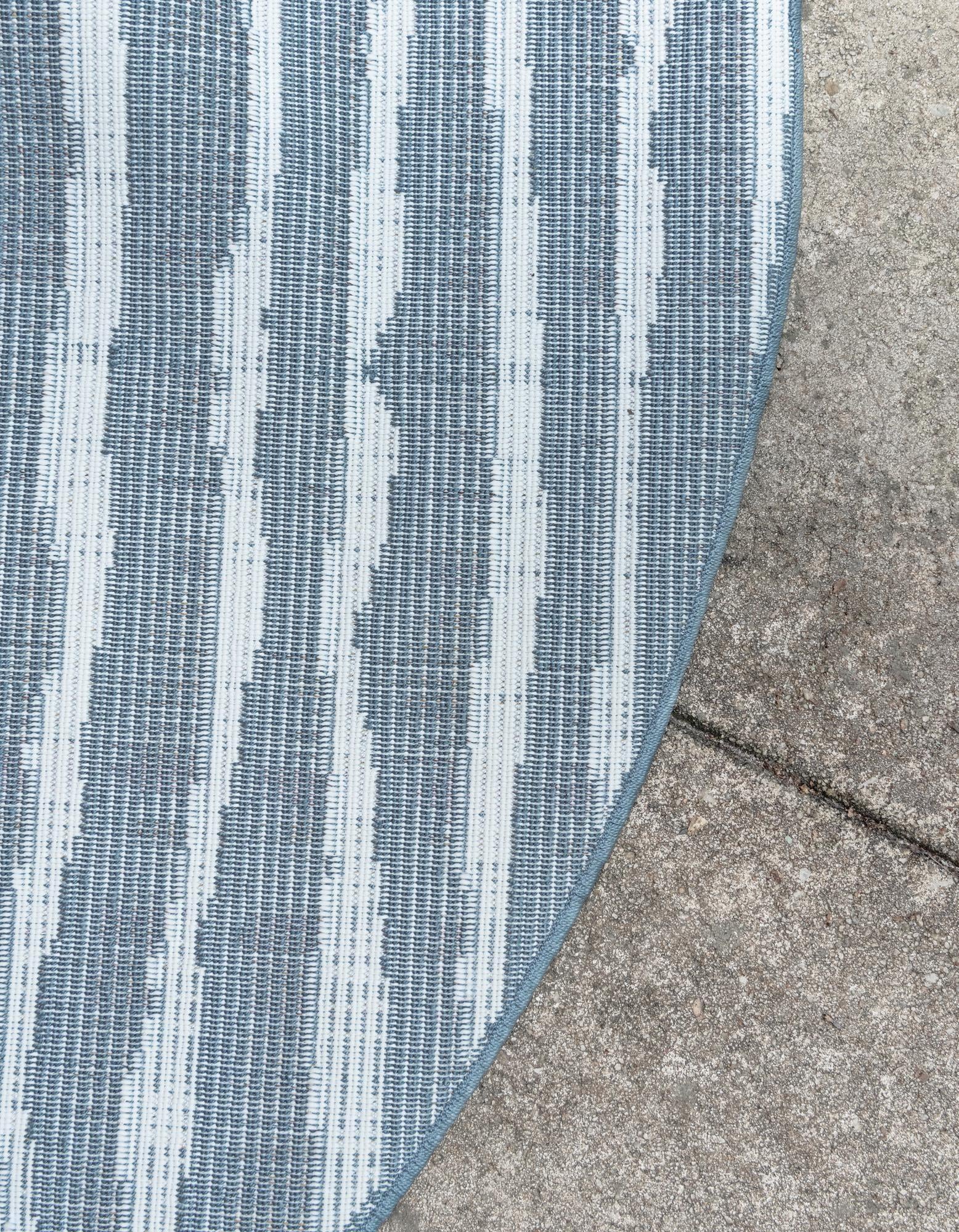 8' x 8' Easy-Clean Sabrina Soto Ola Indoor / Outdoor Round Rug