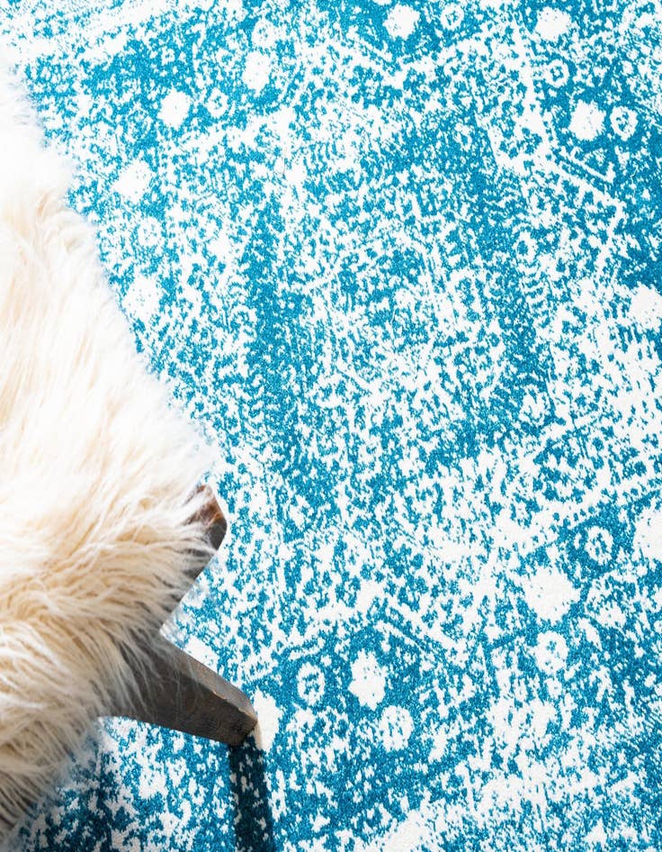 Detail image of 8' x 8' Venice Round Rug