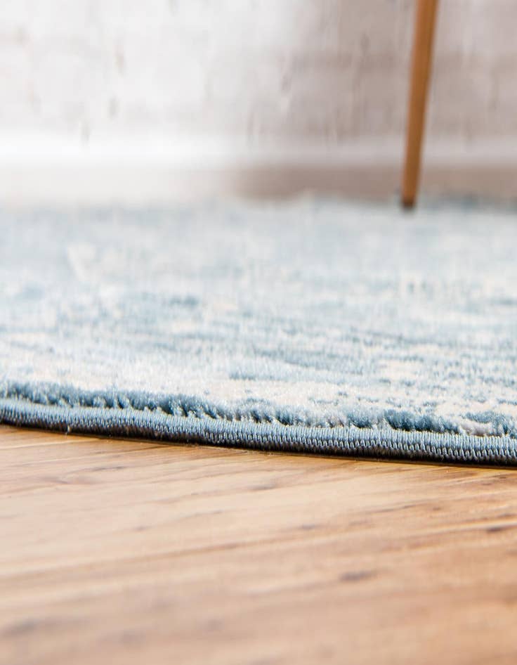 Detail image of 6' x 6' Victoria Round Rug