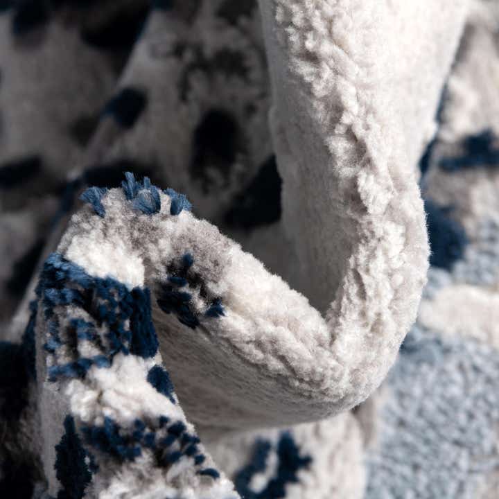 4' x 4' Vince Camuto Round Rug