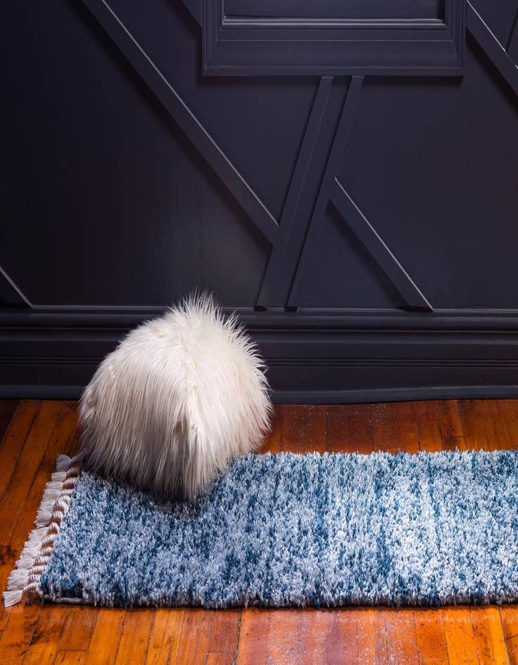 Detail image of 2' 7 x 8' 2 Athena Shag Runner Rug